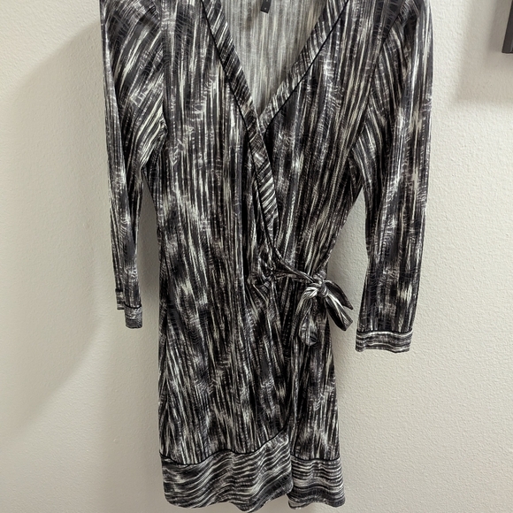 BCBG wrap dress size M - Picture 4 of 6